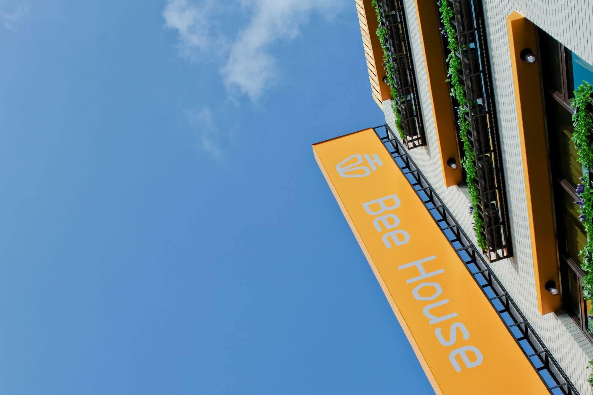 Bee House By Cosmos Creation - Taipei Main Station Hotel Екстериор снимка