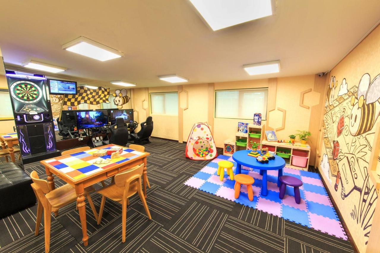 Bee House By Cosmos Creation - Taipei Main Station Hotel Екстериор снимка